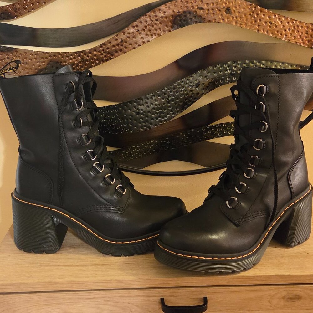 🖤 Dr. Martens “Chesney” Boots – Size 11